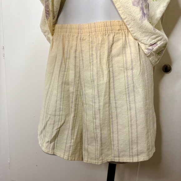 Vintage 80s Laura Adams Pale Yellow Floral Flannel Pajama Set Crop Tank Shorts - Picture 3 of 12